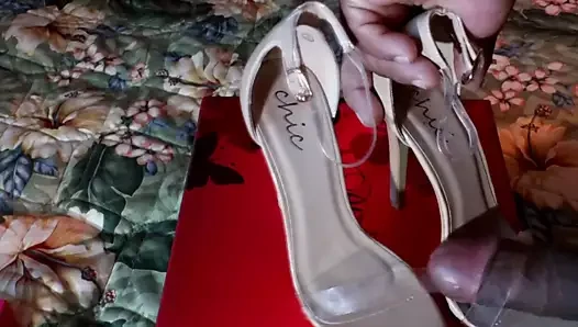 Seksi şık topuklara boşalmak