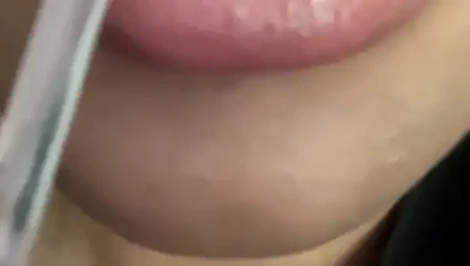 Обнаженный Lipgloss губный фетиш, поклонение губам, женское доминирование