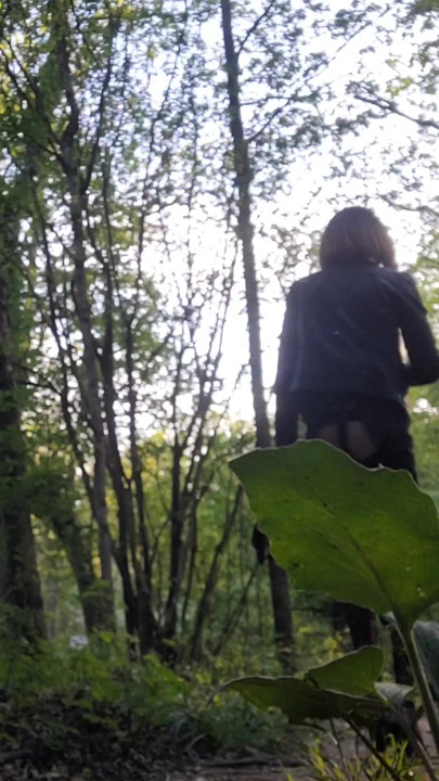 Heels, Stockings, Little Bows & Mini-Skirt in the Forest 20avr26 BRUNOy VaneSsaBiTCHx PariS ChienneTrvprod91