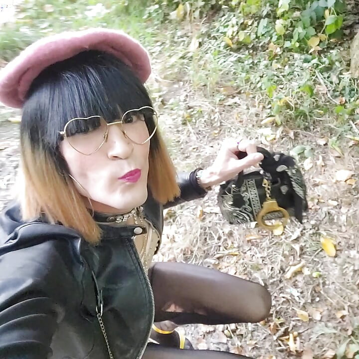 Exhibit P🚗U B L I C en Pute on a Parking Lot in the Forest, at La Faisanderie 91. Fanciful Tights, Thong [4sep25] Meet CoKiiNE! VaneSsaBiTCHx