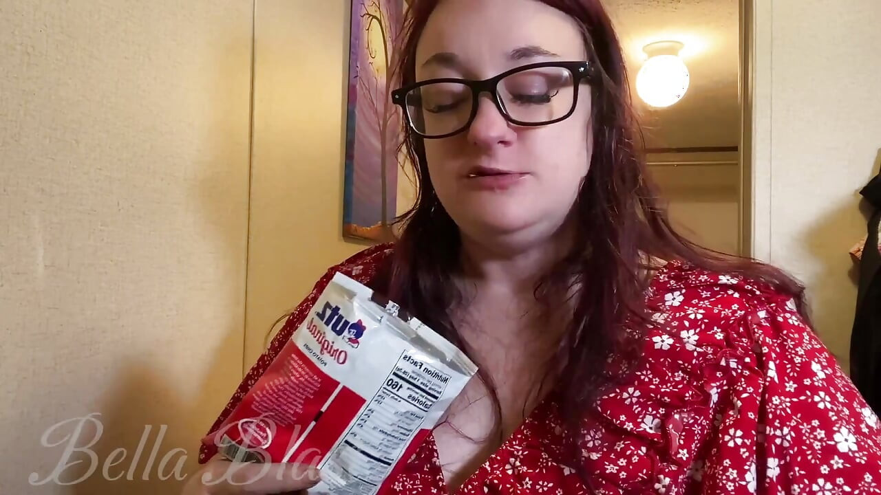 De aproape Voyeurism Gulp, Chug și Burp! Bella Blast