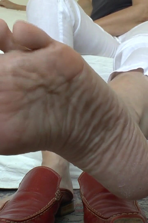 You Crave It Every Day: Sniffing My Feet and Cumming in Your Pants!