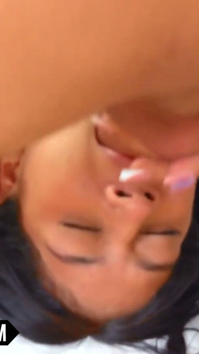 이 갈색 머리 라틴계 십대는 남자친구만이 유일하다고 맹세했지만... 결국 내 자지를 타고 오르가즘에 도달했다 | 클립 1