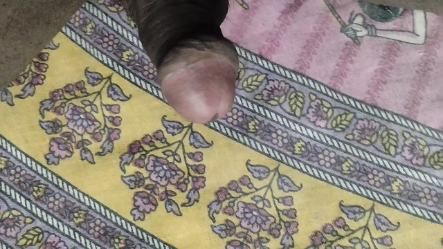 I sat on my room and I shaking my pussy