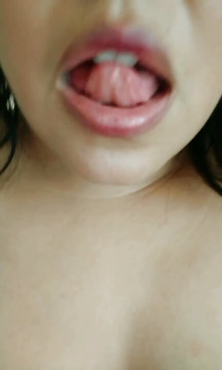 Voglio un cazzo che mi faccia gemere e chiedere di più