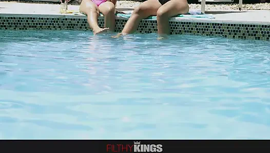 Tabu mesum - saudara tiri berlumur minyak xxlayna & roxie lesbian 69