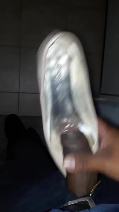 Cumming on asians flats