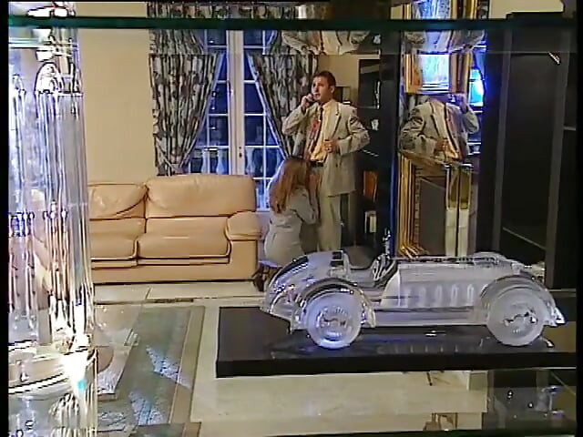 大奶子继母勾引继子 - 热辣的金发女郎加入3p