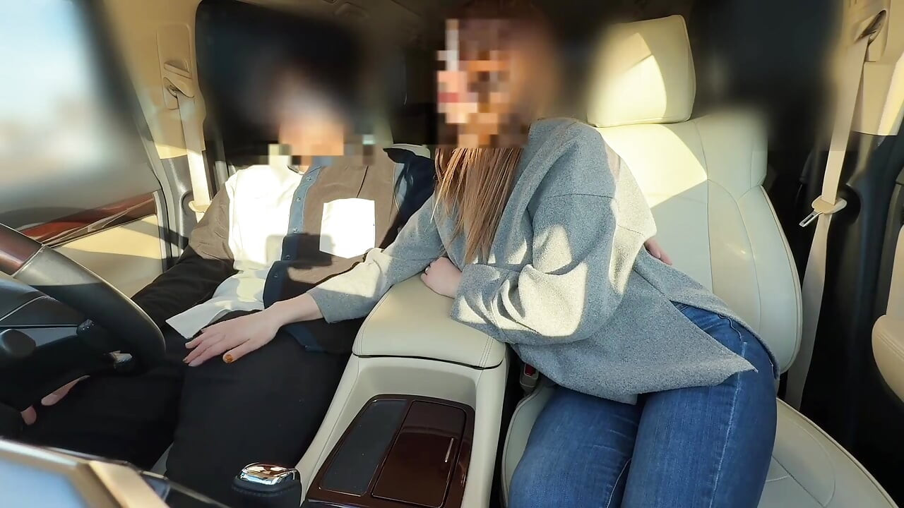 Seorang wanita berkahwin yang cantik yang membuat saya merangkap dengan tangan dan mulutnya walaupun di tempat kerja
