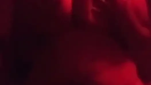 Üvey annem kırmızı odama geliyor