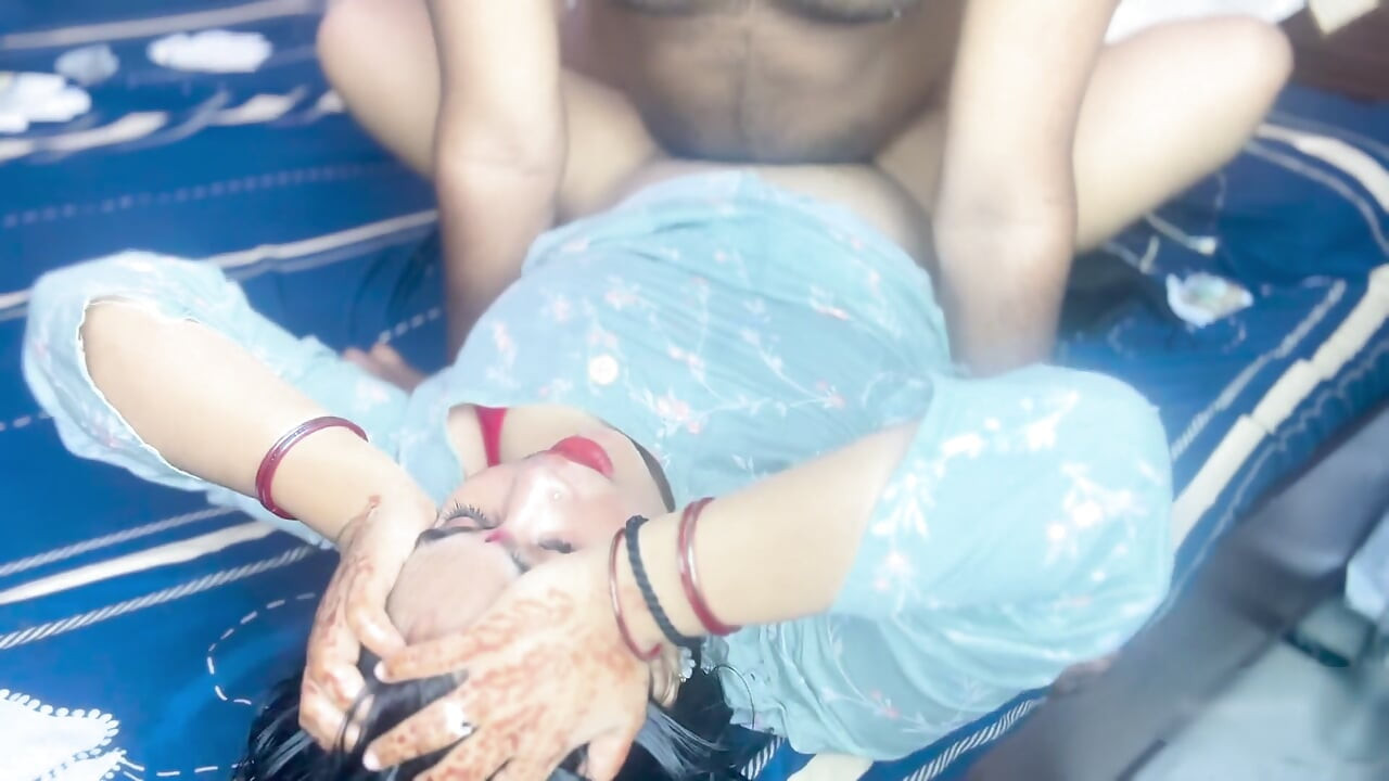 Delivery Boy Asked For Cash. Madam Paid Him With Her Wet Pussy.
