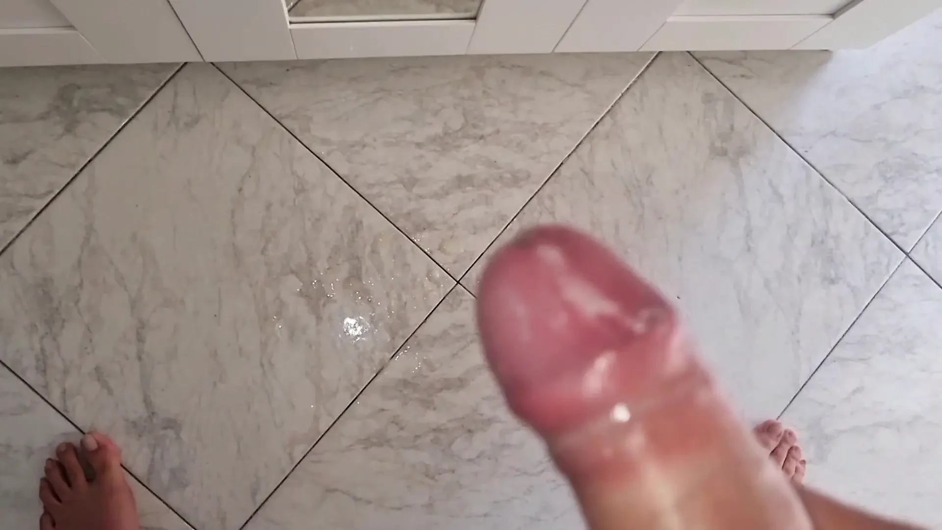 CSODÁLATOS OLASZ CREAMPIE A MOSTOHATESTVÉREM KIVERI ÉS FANTASZTIKUS NAGY FASSZAL ÉLVEZ