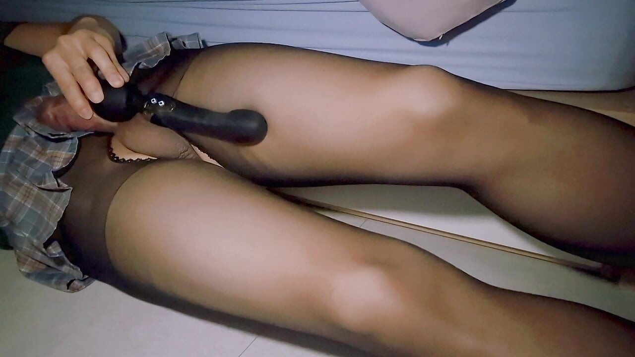 How did you hide such a fat cock inside the clip? Tri on a fufu cli and stimulated my vaginal labia just next to my family's bed