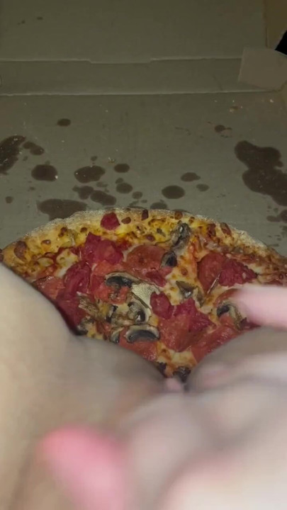 PIZZA TEEN MASTURBATION -KINKY FOOD FETISH-FEMALE WEIRD ARAB PORN-REAL ORGASM- AMATEUR- ARABIAN SNOWWHITE-USA LOS ANGELES 2025 G | Clip 1