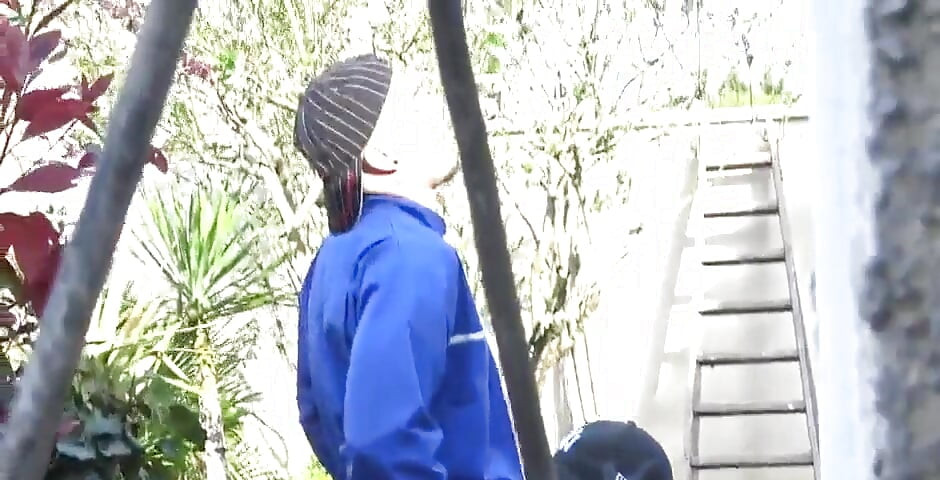 Un hétéro se fait baiser par Leo Rex dans la nature