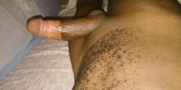 Chico negro sexy muestra su gran polla