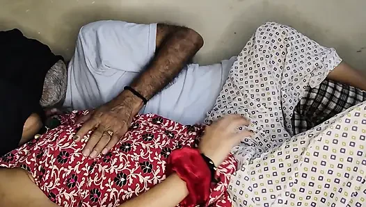 Ayah mertua menelepon saudara tiri baru dan mengambil air memeknya