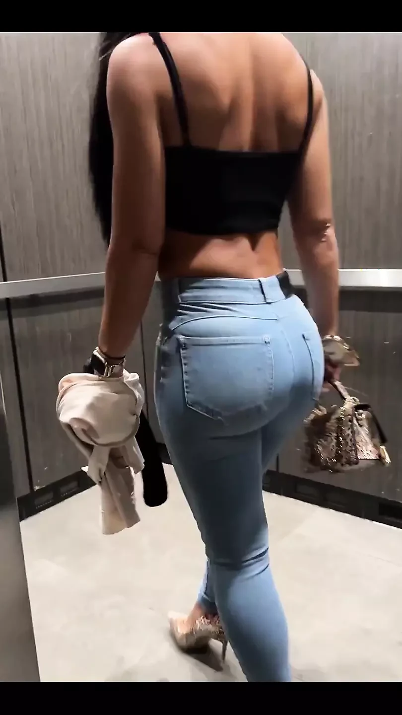 Jeans & Top Kinda Night