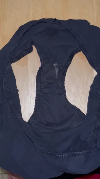 had to cum in the dirty panties of a BBW with a fat ass