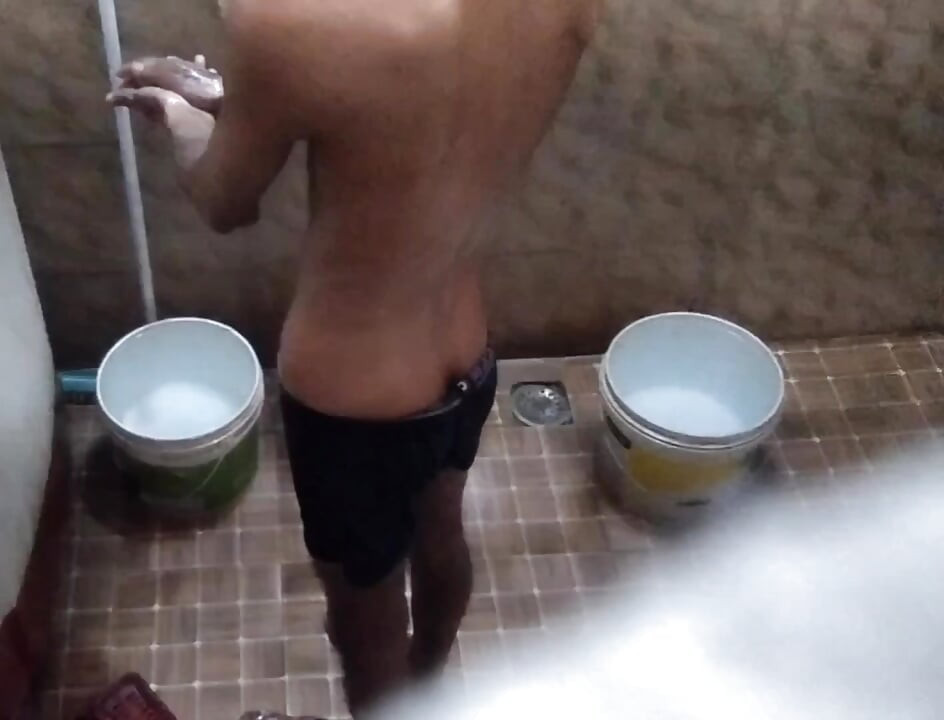 Who wanna fuck me in bathroom