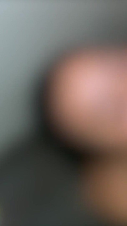 สาวละตินเอเชีย 18 ปีน่ารักดื่มฉี่และควยลึกสุดคอในการเย็ดมือสมัครเล่น | คลิป 1