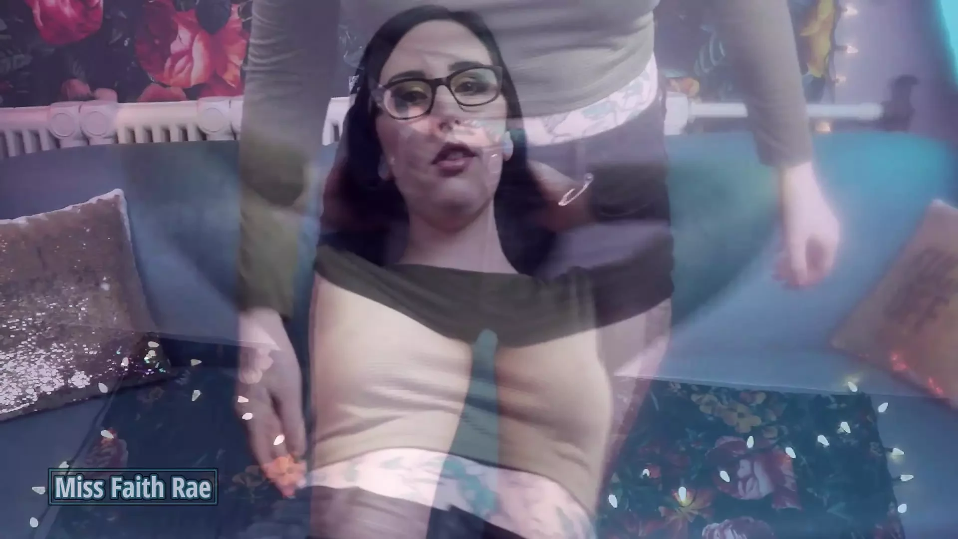 Zgodna cimerka te uhvati kako njušiš njene gaćice - kazna, cBT, femdom POV - gospođica faith rae