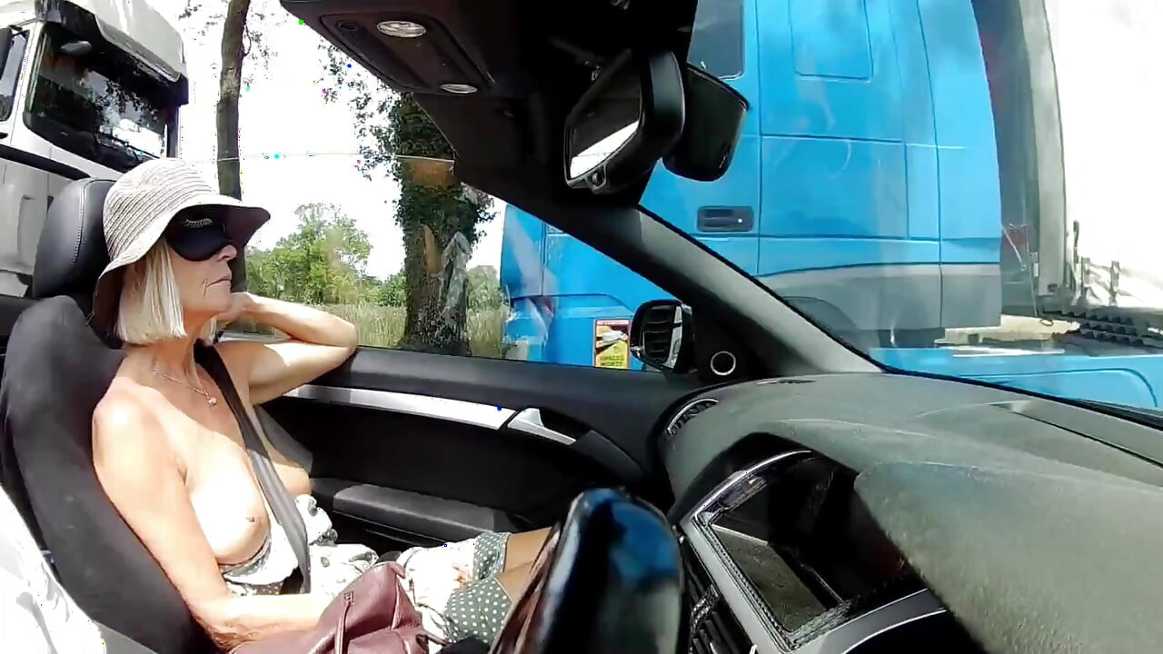 יום שלישי של ציצים עצירת משאית עם כיסוי עיניים