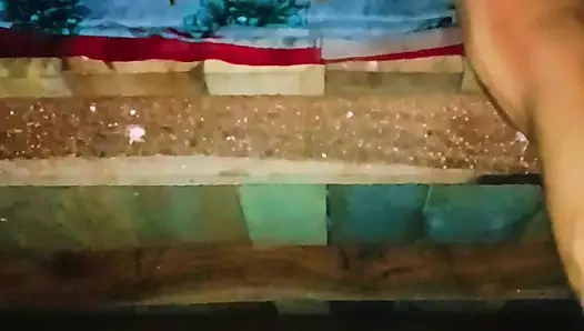 Sister-in-law's bad fucking and spreading both her legs, put the whole penis and took out the piss from the pussy.