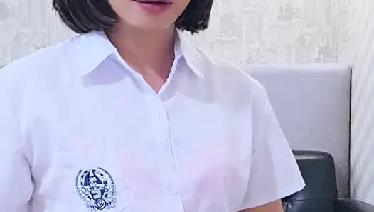 Travesti Ting Xuan interpreta a una dama de la oficina y se masturba