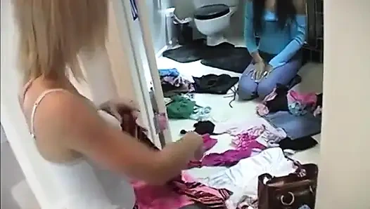 Geile schlampen posieren für die kamera-bts