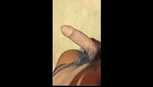 Junge macht Fingern beim Anschauen von Porno-Video