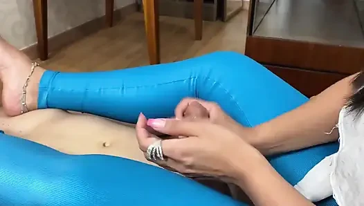 Goddess Kiffa - Kiffa Massagist Seduces Her Client with Her Feet Until He Cums Ep 2