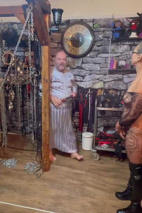 Lanista Beaer Teaches Blackberrymilf How Ro Spank with a Belt.