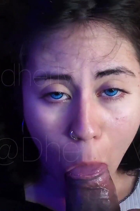 POV Kurva voli osjećati se dominirano, pa sam se popeo na nju i stavio joj kurac u usta