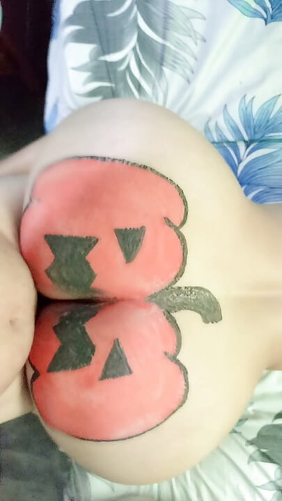 Gina and her Halloween Pumpkin Fucking in 4