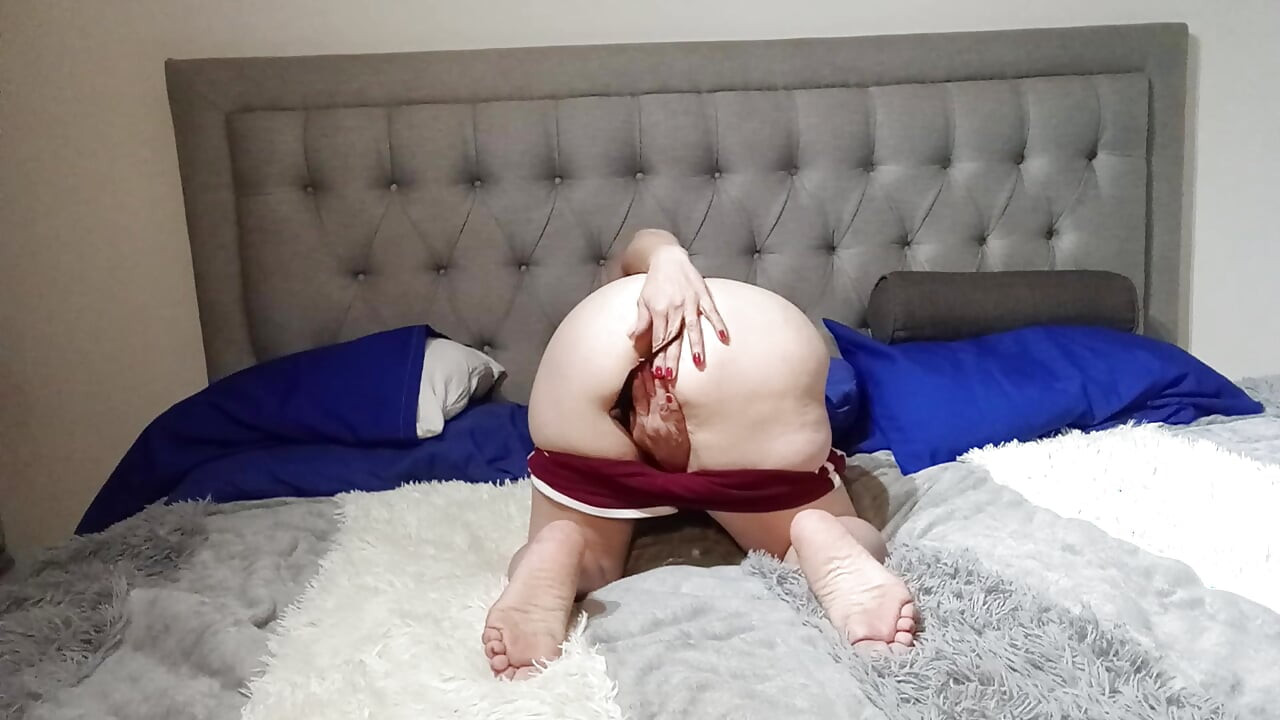 Latina mature small.  Play with her tiny body