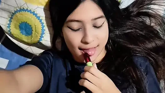 Girl Gets Hot and Shows off Her Big Ass