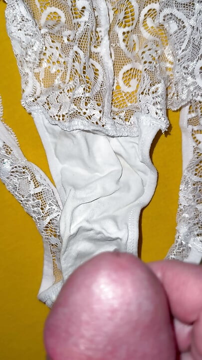 Sperma op slipje vrouw 36
