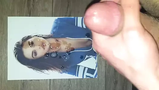 Selena Gomez boşalıyor