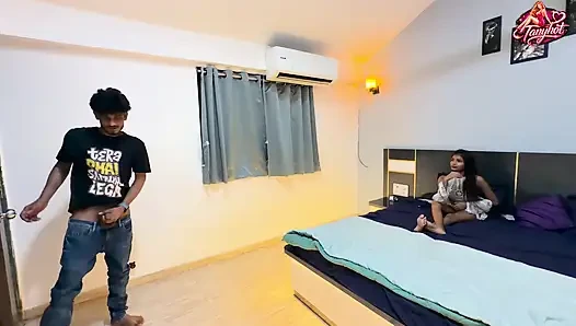 Das Mädchen bot dem Besitzer des massagezentrums sex mit dem massagejungen an.