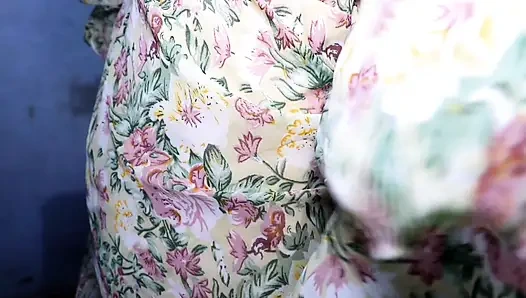 Pooja memasuki usia 18 tahun mulai mengatakan bahwa dia tidak menikmati memeknya, topinya tidak mencapai memeknya