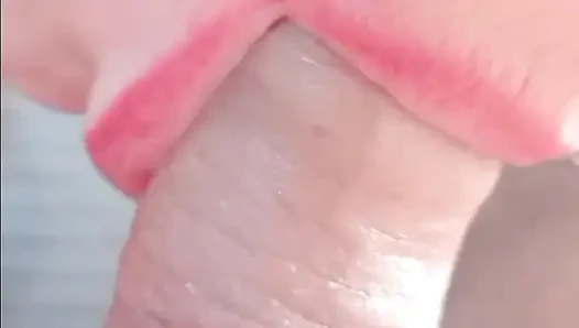 Возбужденная пара лижет и сосет