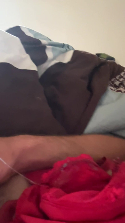 Ejaculação no sutiã da minha colega de quarto