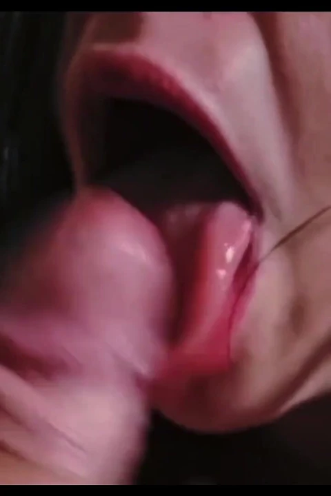 放荡的Lexi炫耀她的脚，告诉你如何拉你的鸡巴