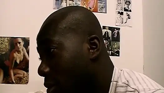 Büyük zenci yarağı tarafından sikilmeyi seven Fransız genç kız