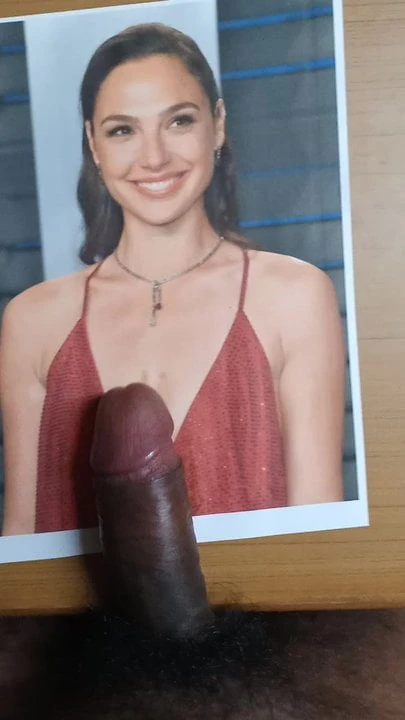 Gal Gadot cum tribute - no hands