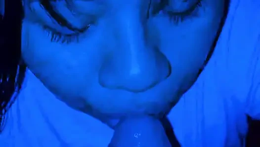 Друг моего мужа кончает мне на лицо