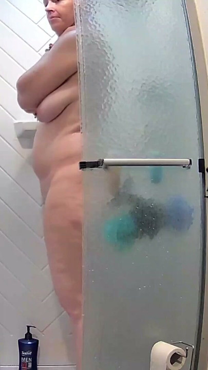 Blowjob in the shower | Clip 1