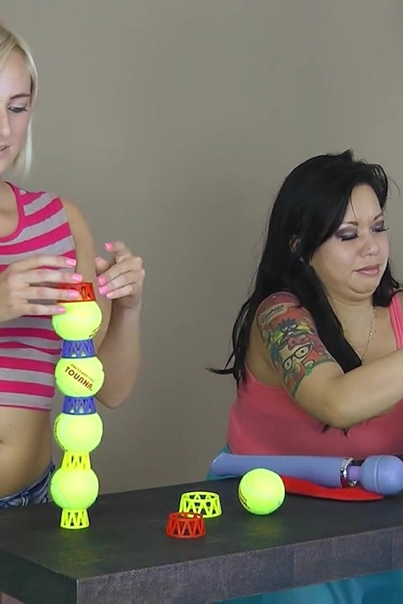Les rires et la peau sensible du loser du strip-tease parlent en volume