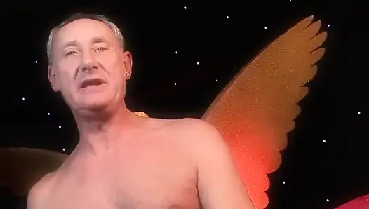 Pelacur pirang hampir tidak disetubuhi oleh pria dewasa